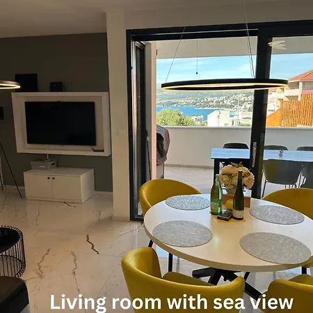 Apartment Luxury Palmview Mit Whirlpool Und Terrasse Trogir