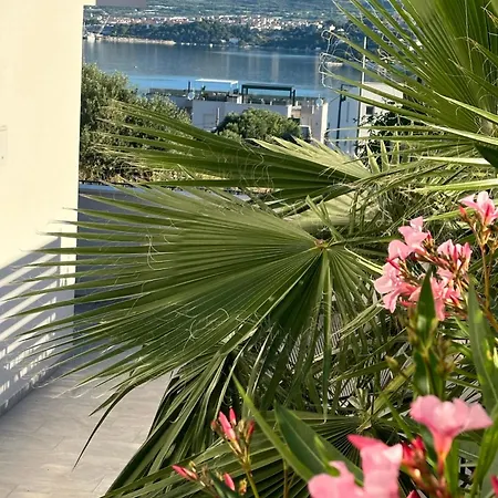 Apartment Luxury Palmview Mit Whirlpool Und Terrasse Trogir