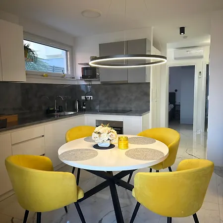 Luxury Palmview Mit Whirlpool Und Terrasse * Trogir