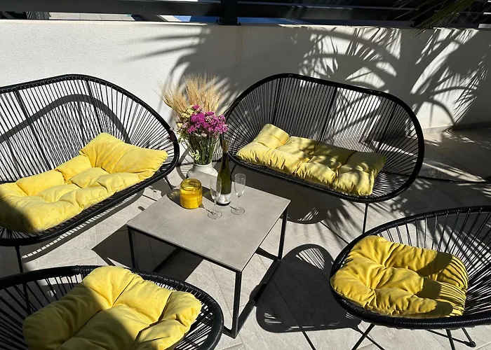 Luxury Palmview Mit Whirlpool Und Terrasse Trogir