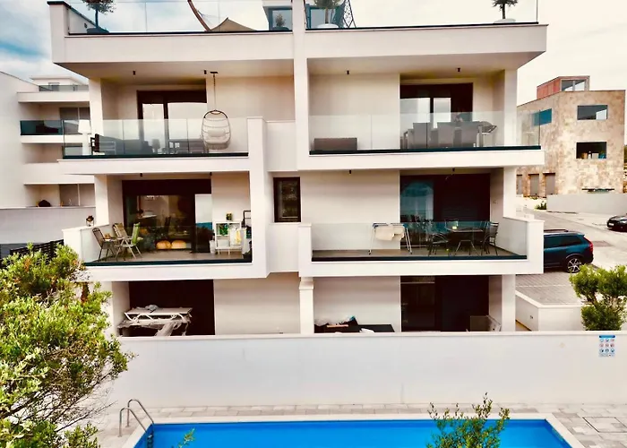 Daire Luxury Palmview Mit Whirlpool Und Terrasse