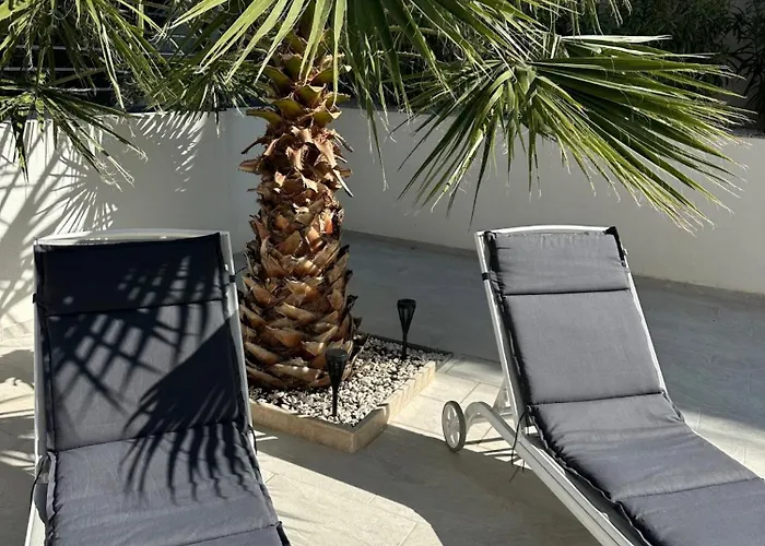 Luxury Palmview Mit Whirlpool Und Terrasse