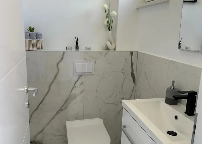 Daire Luxury Palmview Mit Whirlpool Und Terrasse Trogir