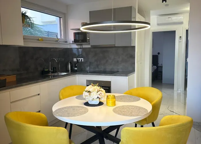 Luxury Palmview Mit Whirlpool Und Terrasse * Trogir